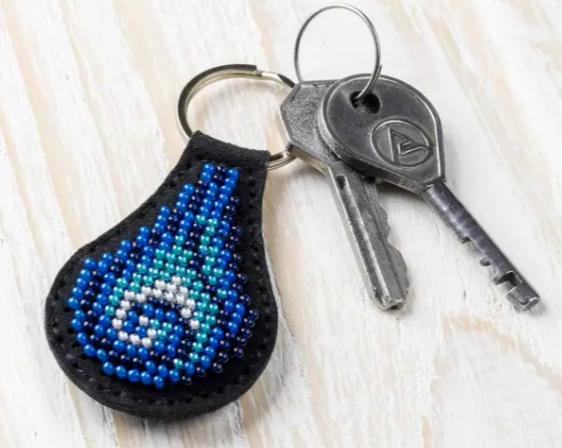 .Raktų pakabukas ant odos siuvinėjamas karoliukais (Wonderland FLBB-088)